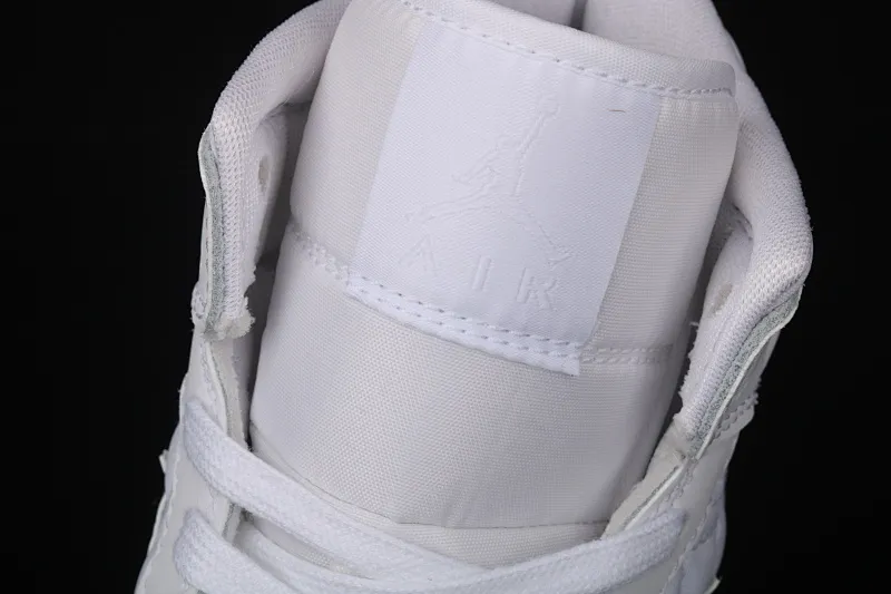 All Categories Air Jordan Jordan Series Basketball Shoes Air Jordan 1 Mid Air Jordan 1 Mid "Quilted White" AJ1 Joe 1 White Diamond "Little Chanel" Mid-top Versatile Casual Sports Shoes DB6078-100